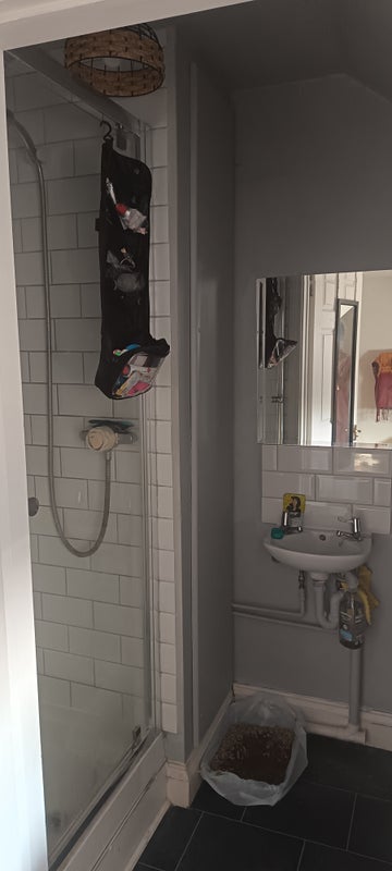 Room Hilda Road in Greater London