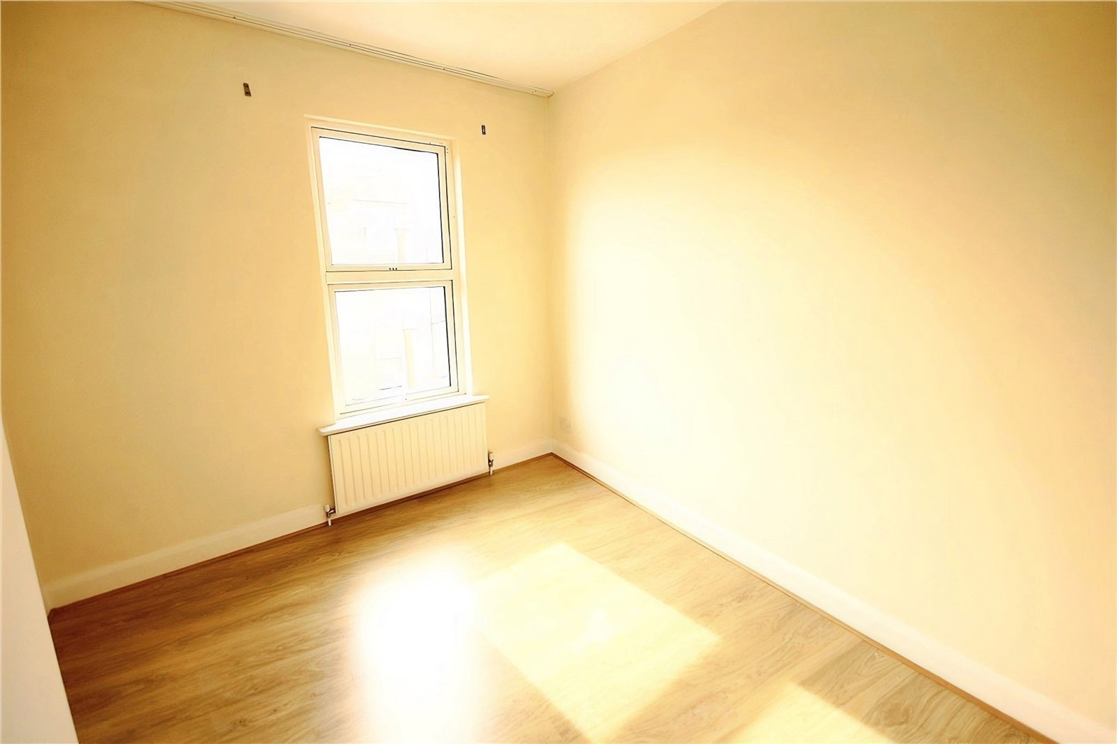 Flat London Road in Greater London