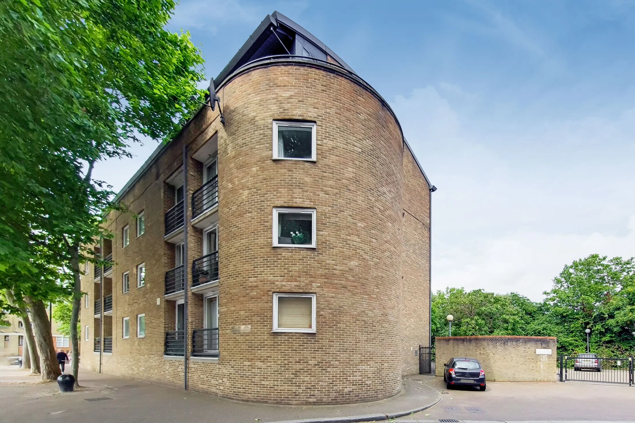 Flat Redriff Road in Greater London
