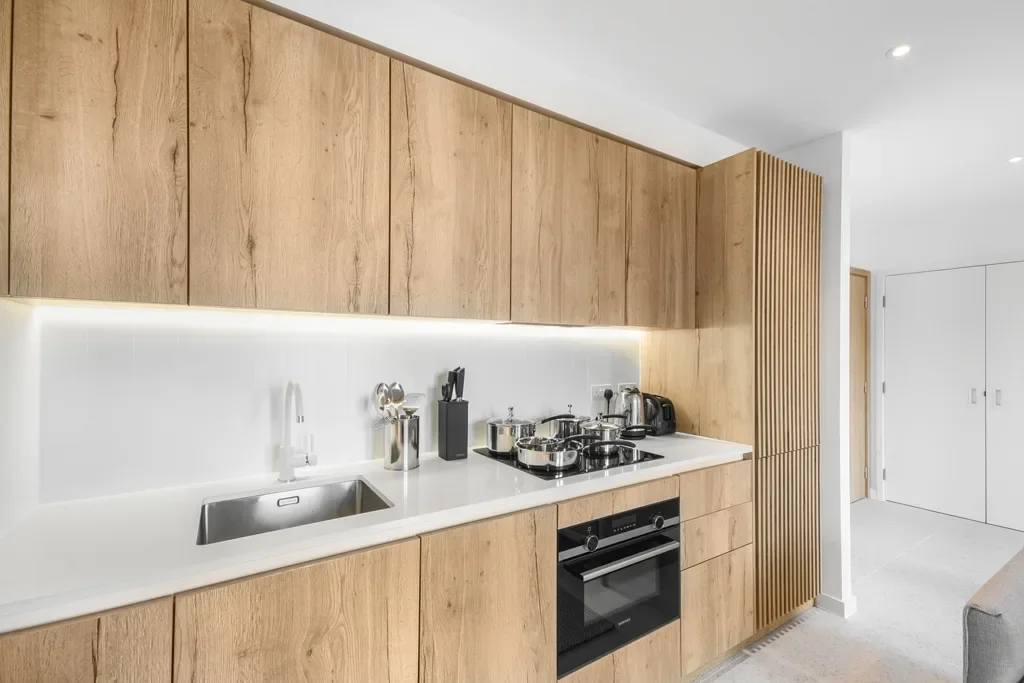Flat Commercial Road in Greater London
