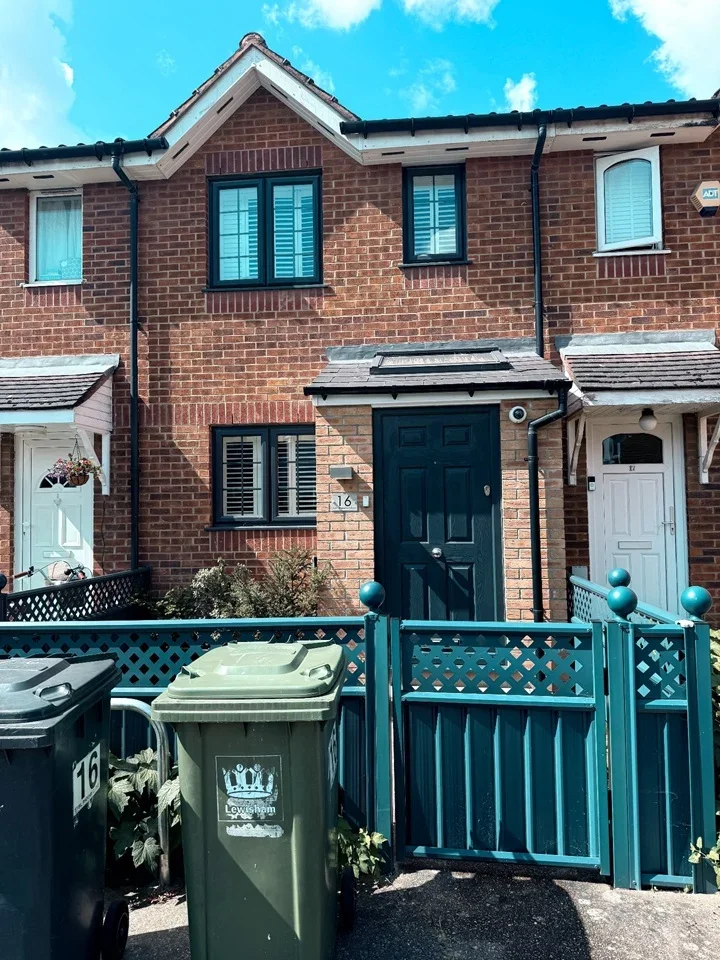Room Sybil Phoenix Close in Greater London