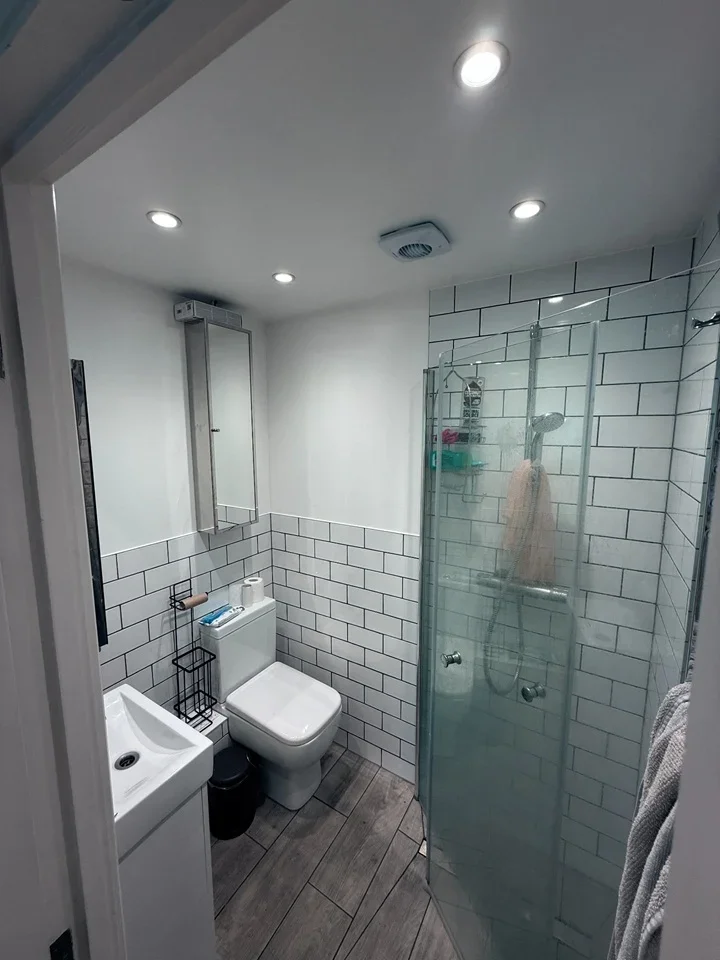 Room Sybil Phoenix Close in Greater London