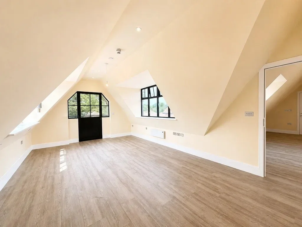 Flat Carlyle Road in Greater London