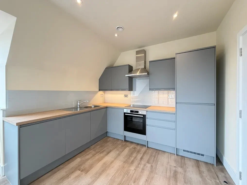 Flat Carlyle Road in Greater London