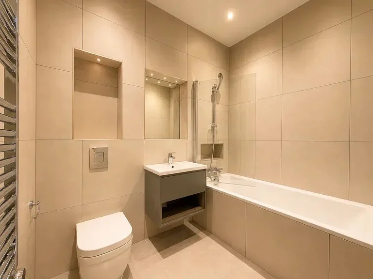 Flat Carlyle Road in Greater London