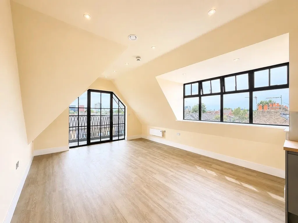 Flat Carlyle Road in Greater London