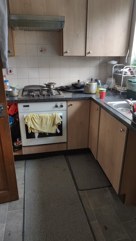 Flat Harvest Close in Bristol