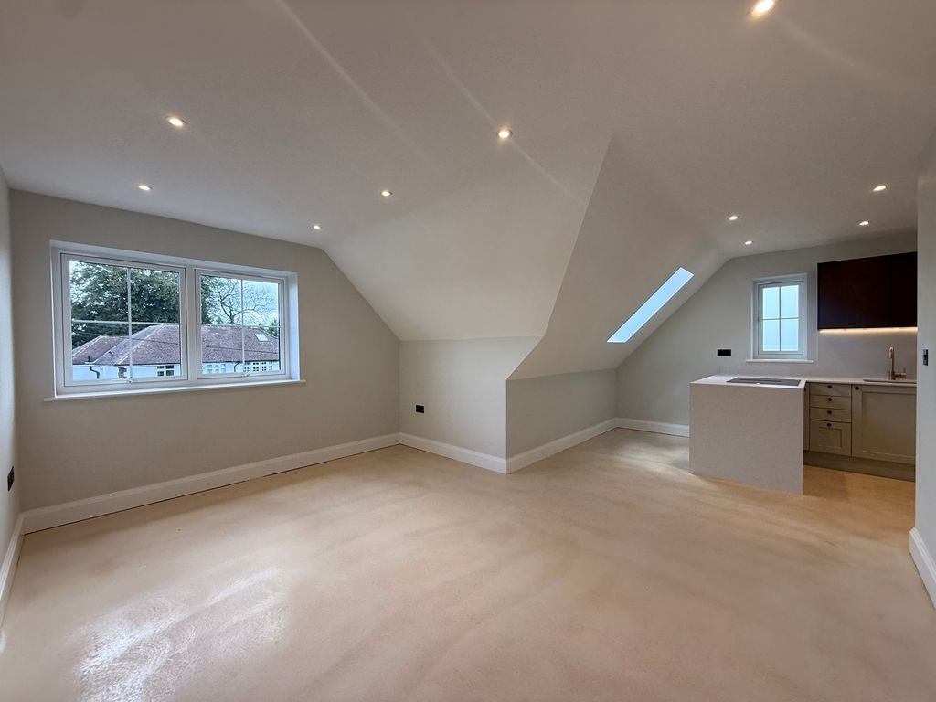 Flat Farleigh Road in Warlingham