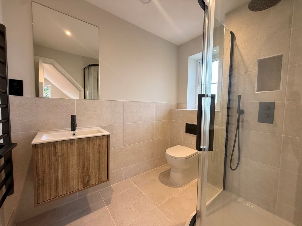 Flat Farleigh Road in Warlingham