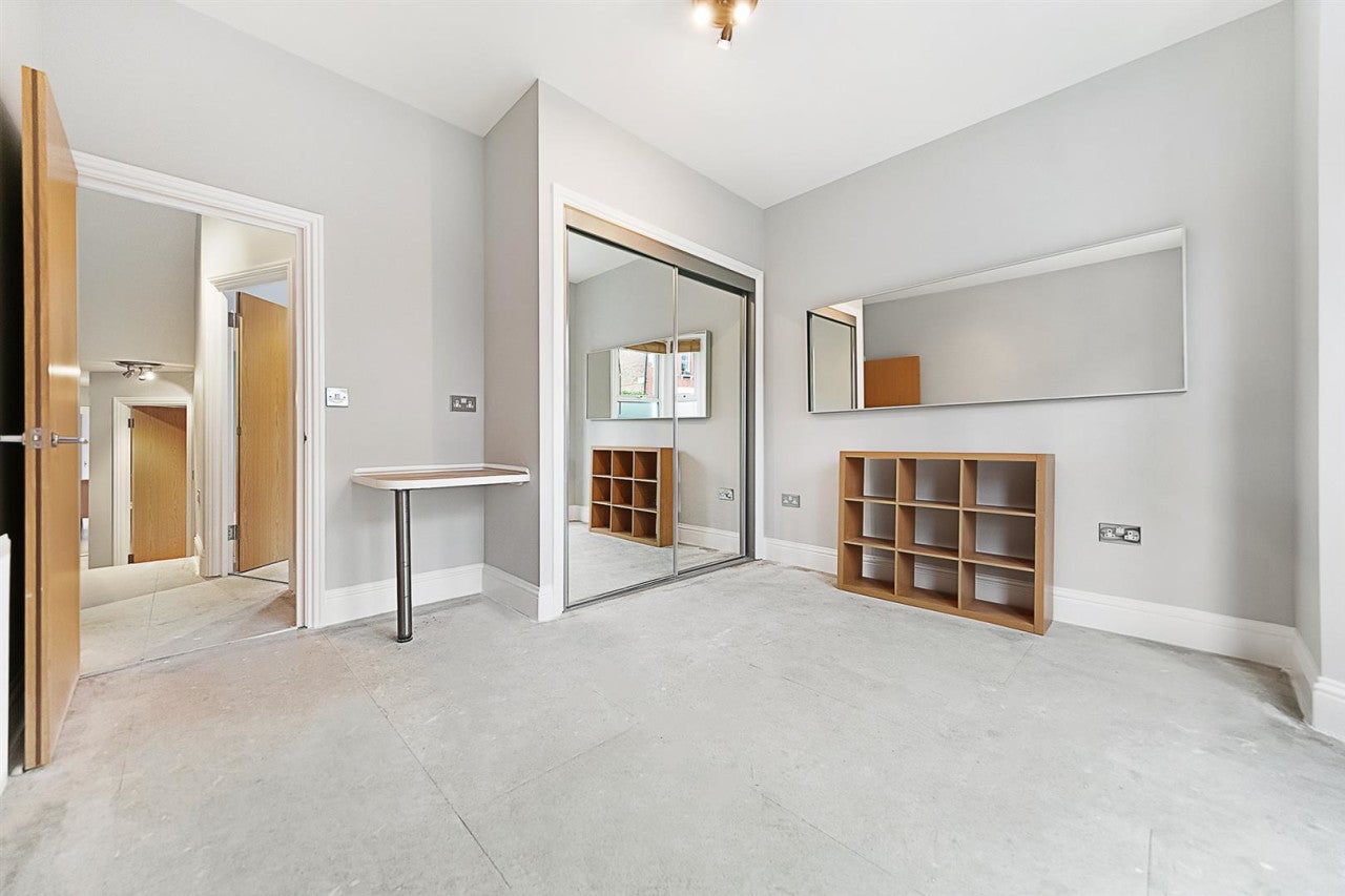 Flat Brading Road in Greater London