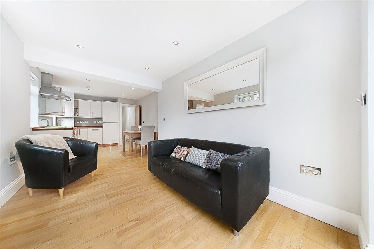 Flat Brading Road in Greater London