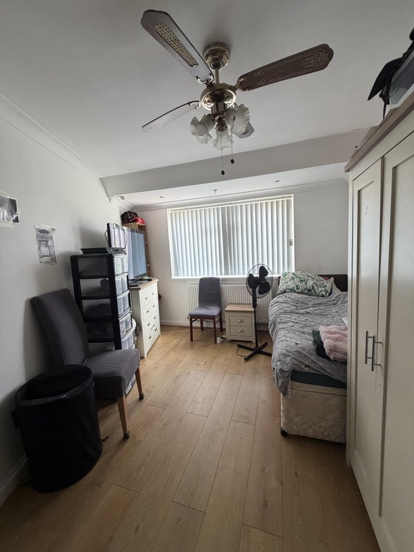 Room Arnside Road in Cardiff