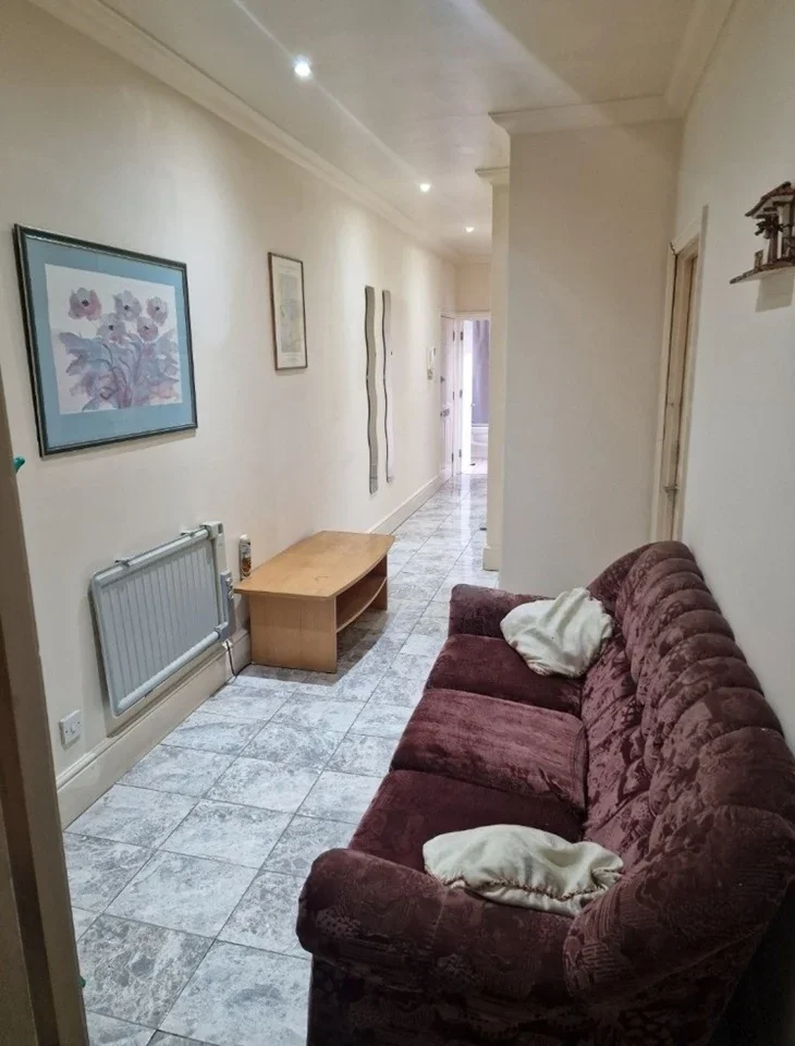 Room East Street in Greater London