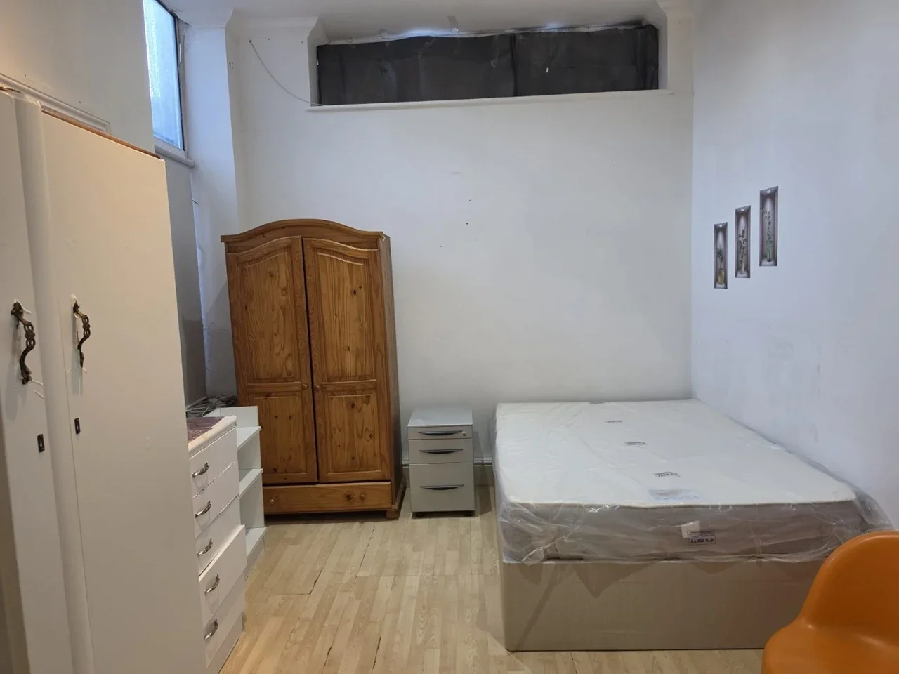 Room East Street in Greater London