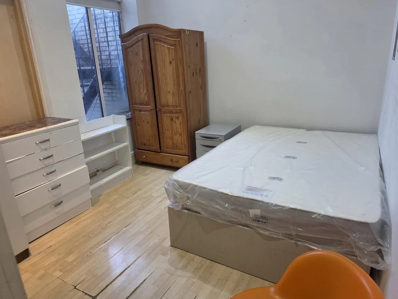 Room East Street in Greater London