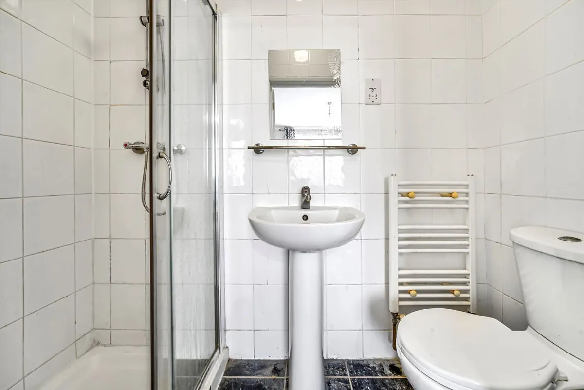 Room Chatsworth Crescent in Greater London