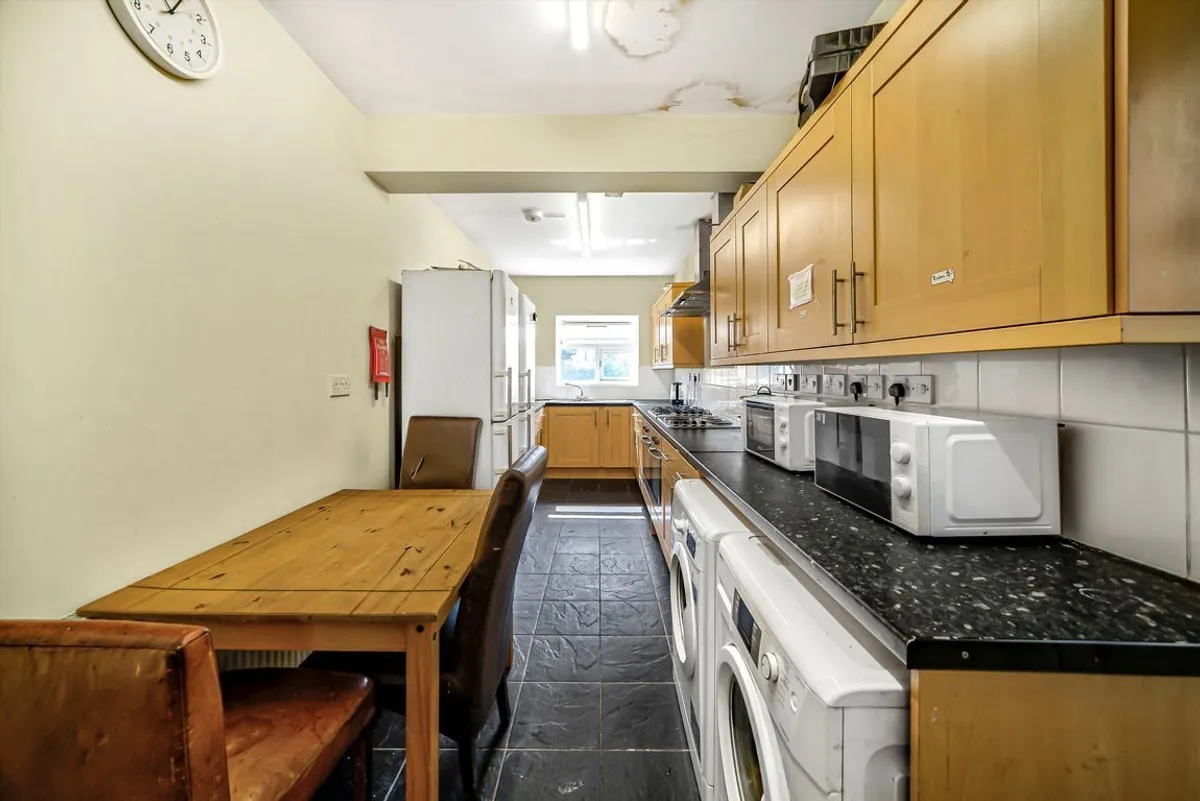 Room Chatsworth Crescent in Greater London