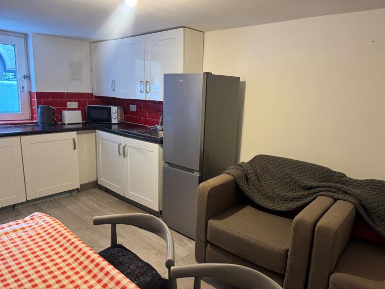 Flat Sebert Road in Greater London