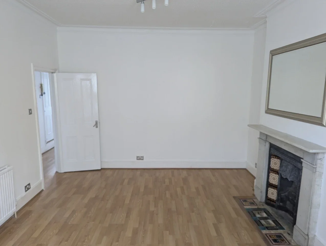 Flat Woodside in Greater London