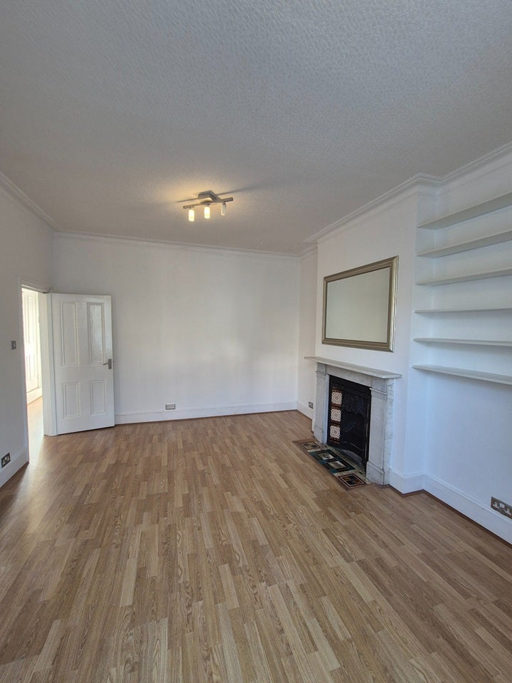 Flat Woodside in Greater London