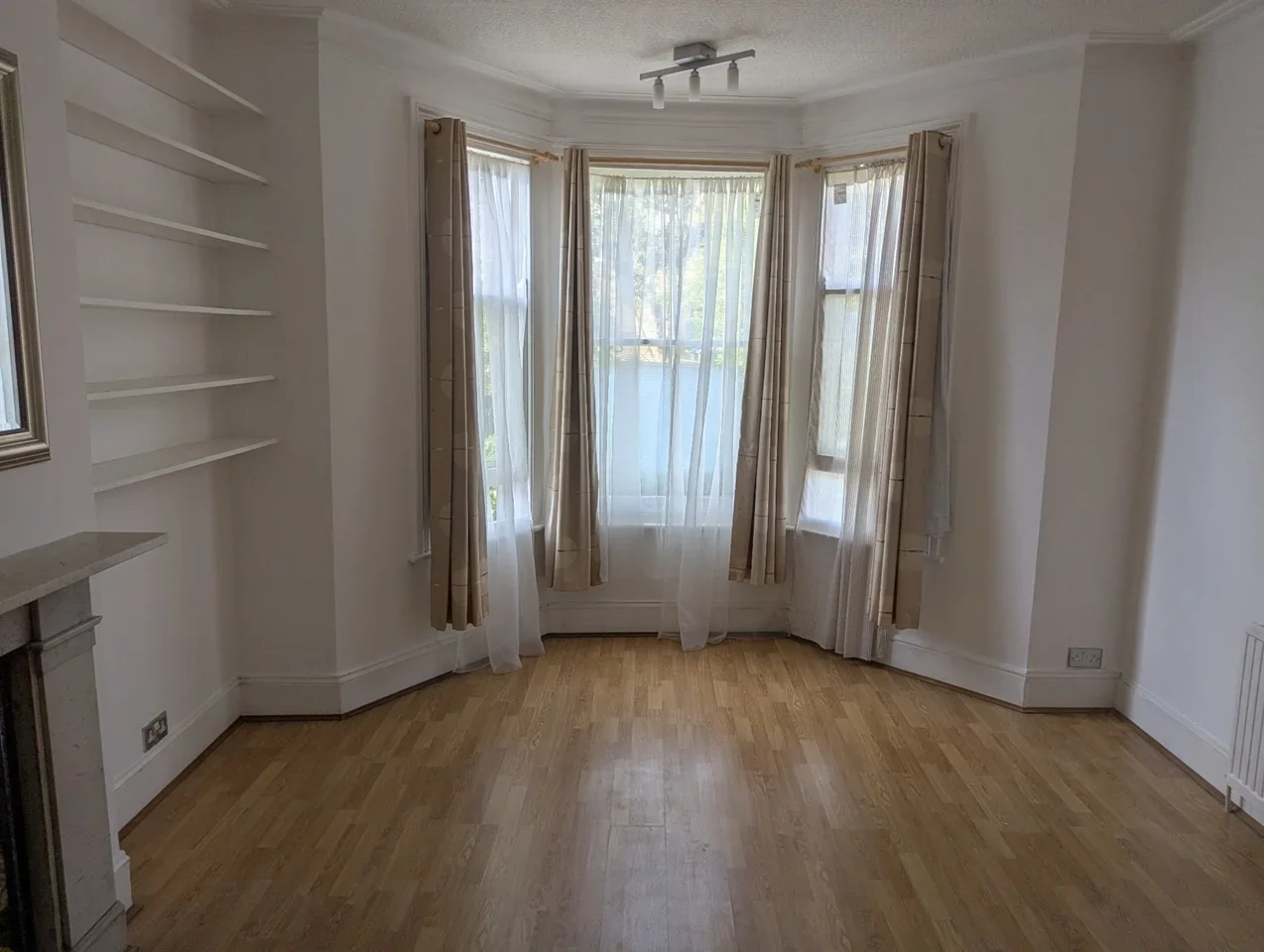 Flat Woodside in Greater London