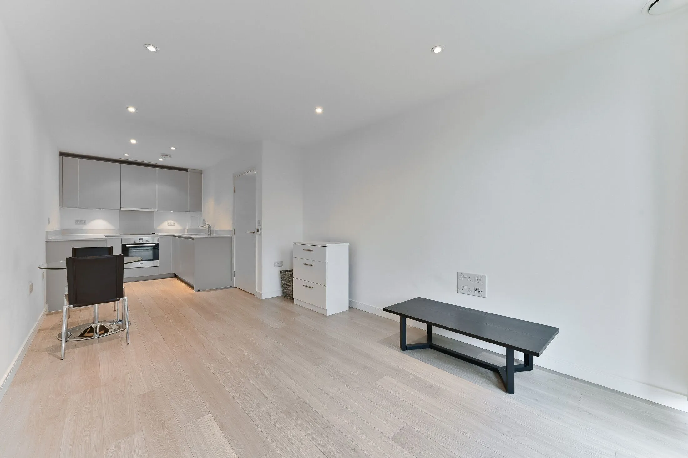Flat Wellesley Road in Greater London