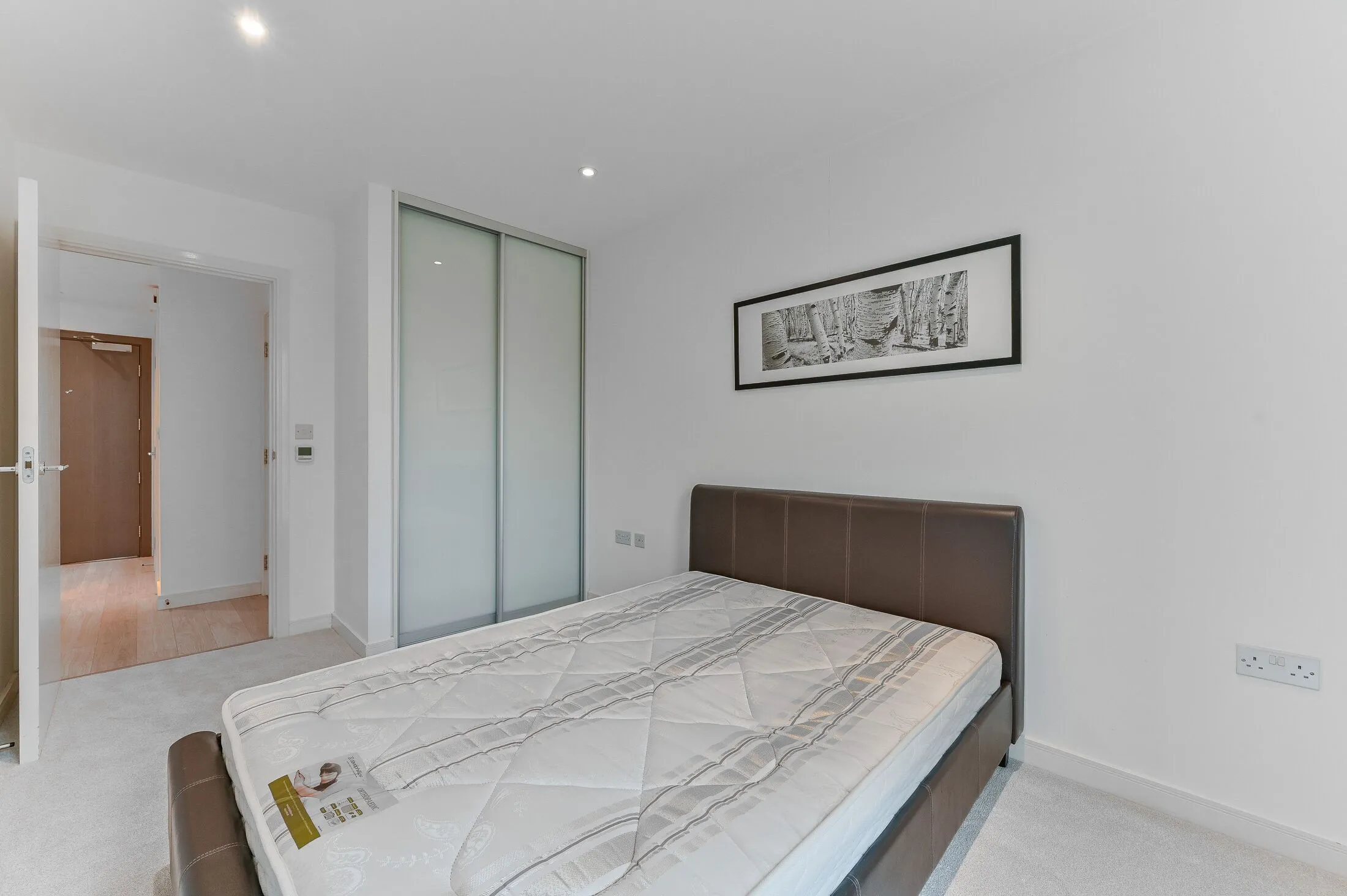 Flat Wellesley Road in Greater London