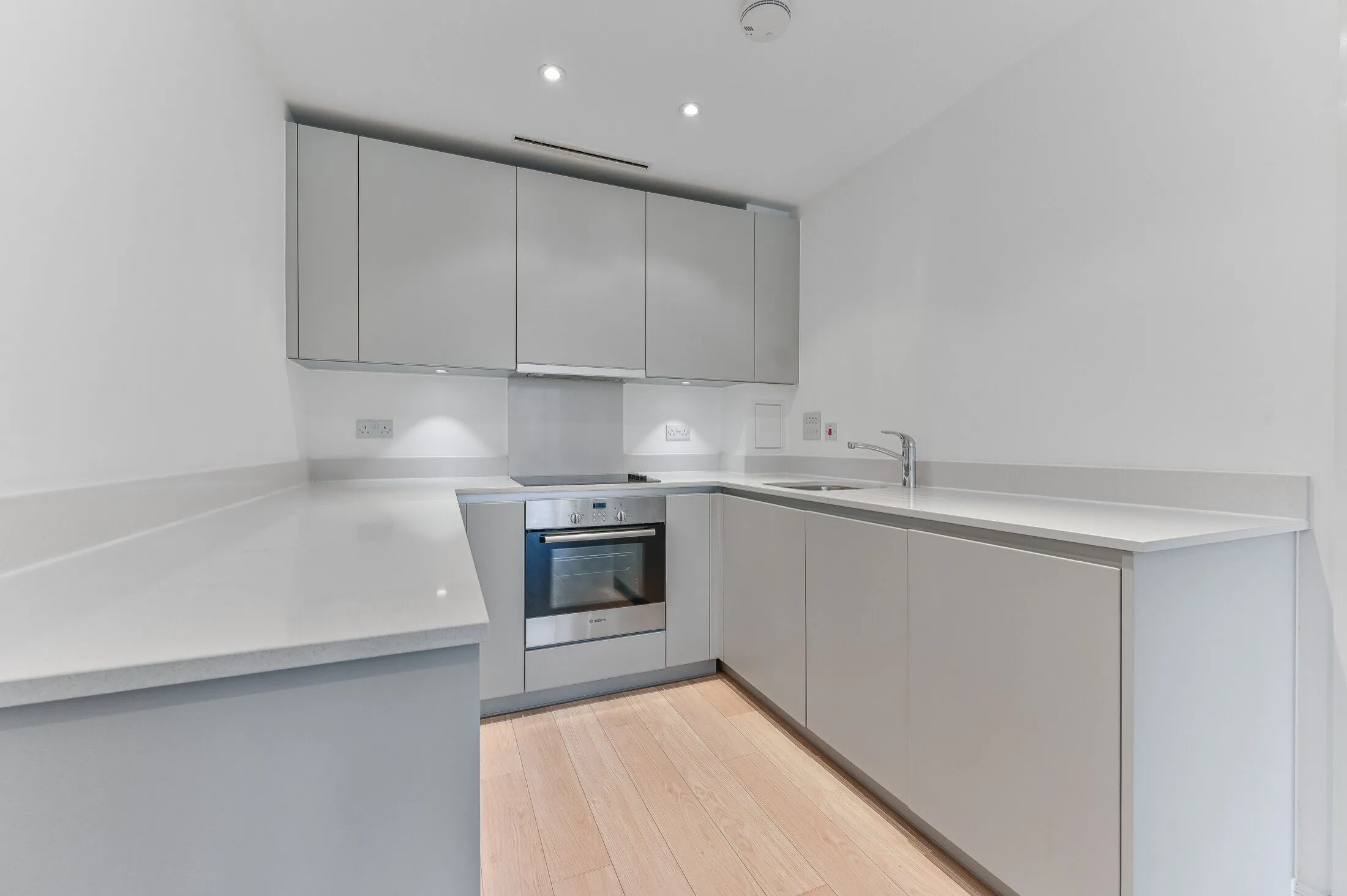 Flat Wellesley Road in Greater London