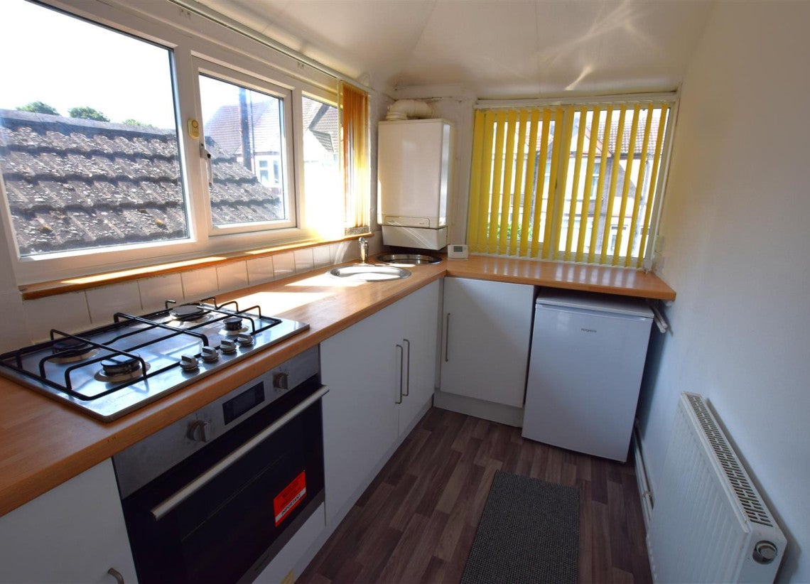 Flat Hearsall Lane in Coventry