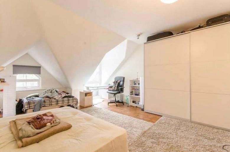 Room Finchley Road in Greater London