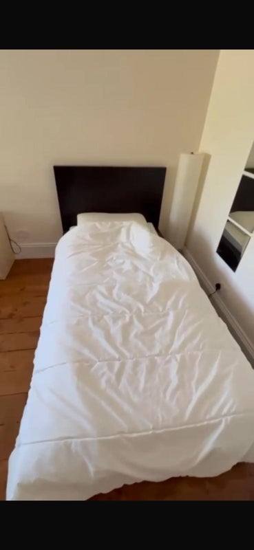 Room Finchley Road in Greater London