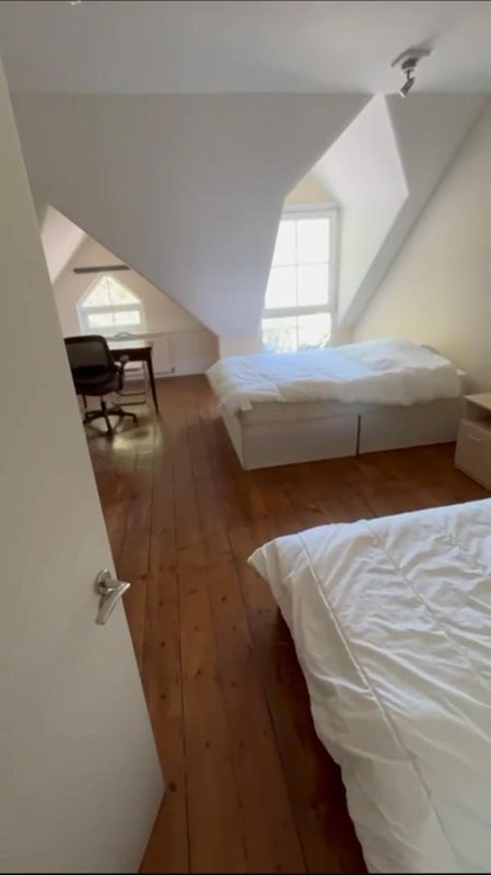 Room Finchley Road in Greater London