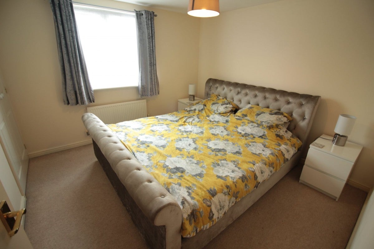 Flat Golden Mile View in Newport