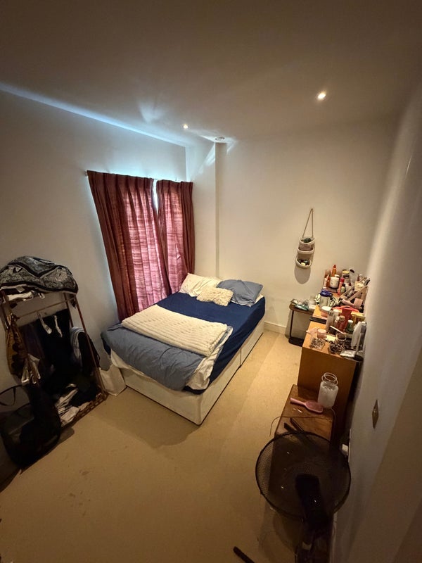 Room Lightermans Road in Greater London