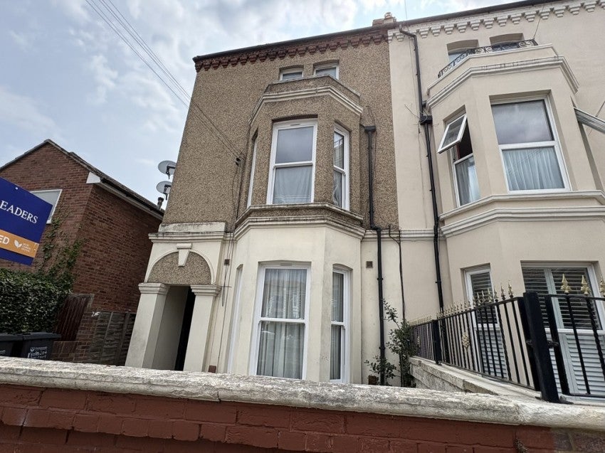 Flat Victoria Road South in Portsmouth