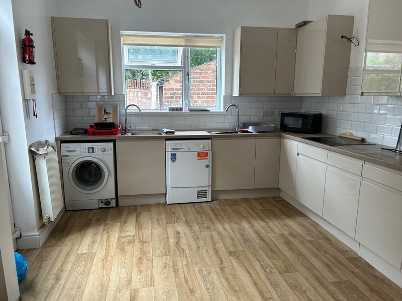 Room Wilford Grove in Nottingham