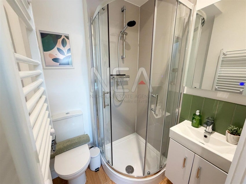 Room Curzon Street in Reading