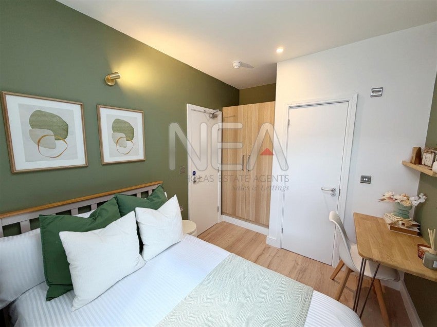 Room Curzon Street in Reading