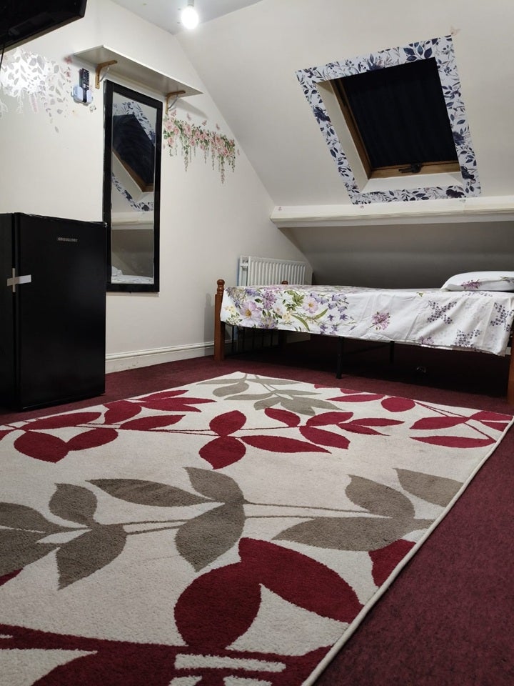 Room Chapter Road in Greater London