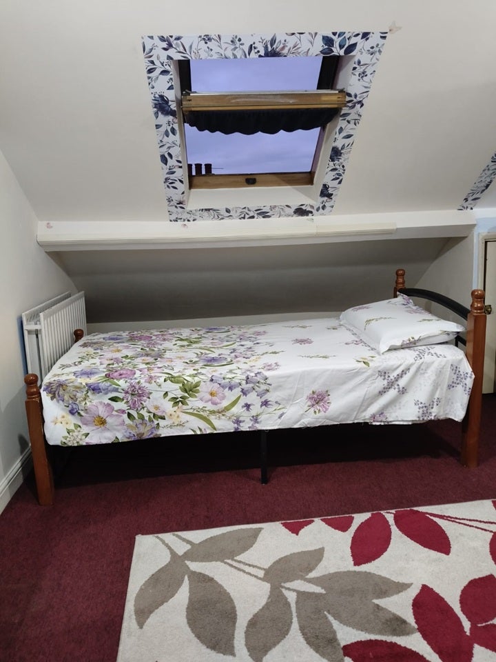 Room Chapter Road in Greater London
