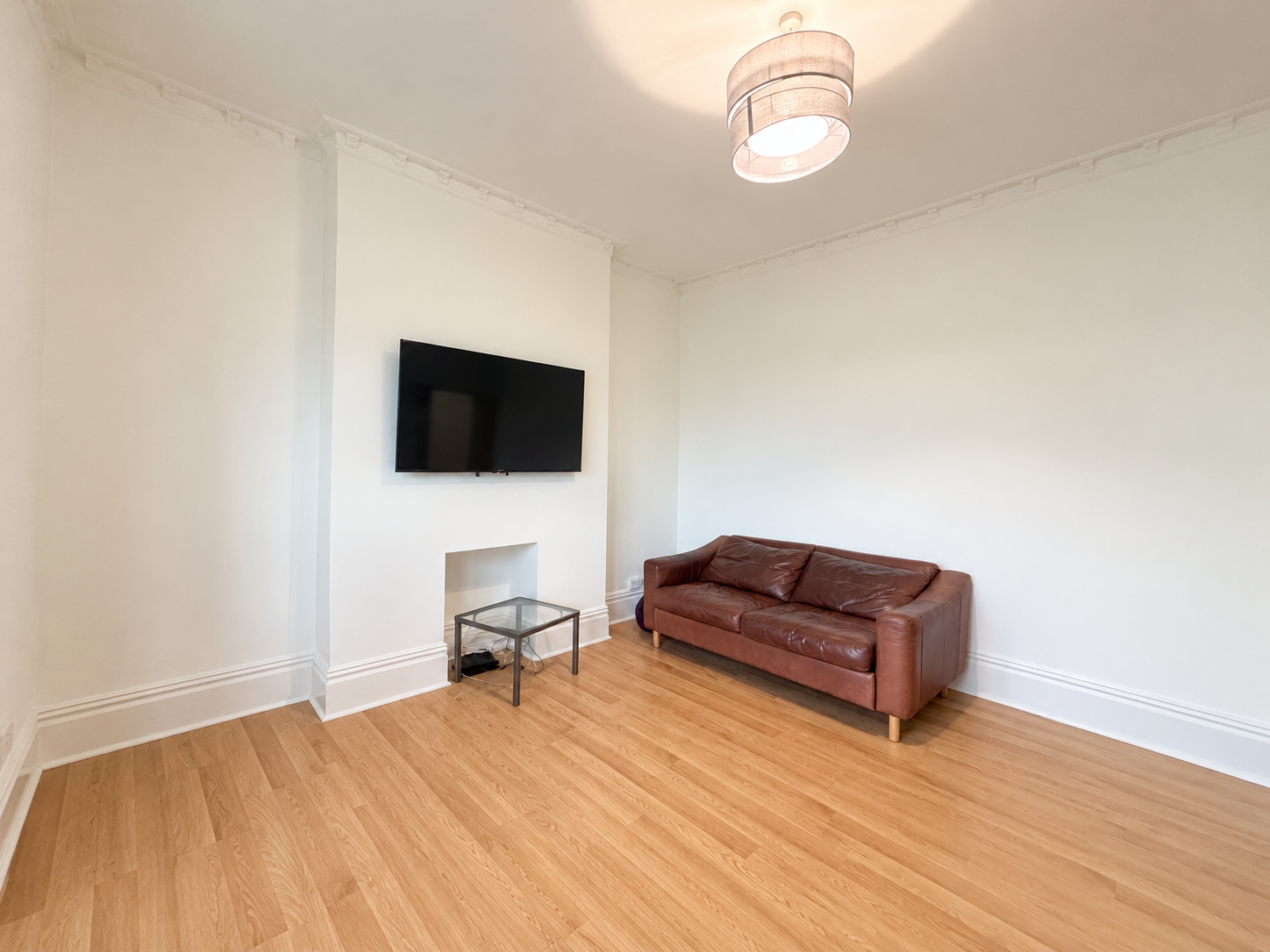 Room Bryn Road in Swansea