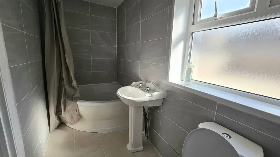 Room Lakedale Road in Greater London
