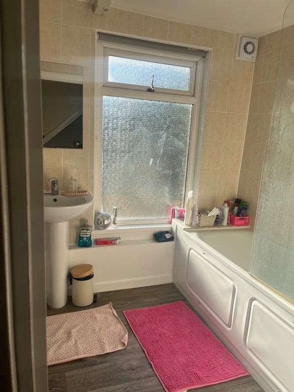 Flat Tankerville Road in Greater London