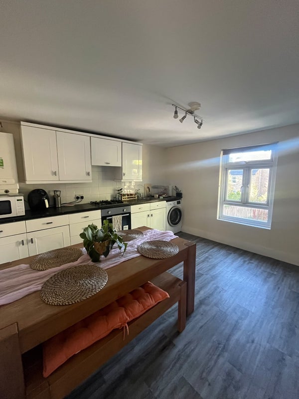 Flat Tankerville Road in Greater London