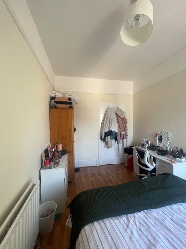 Flat Tankerville Road in Greater London