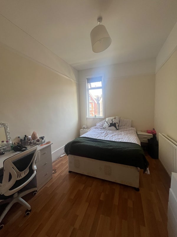 Flat Tankerville Road in Greater London