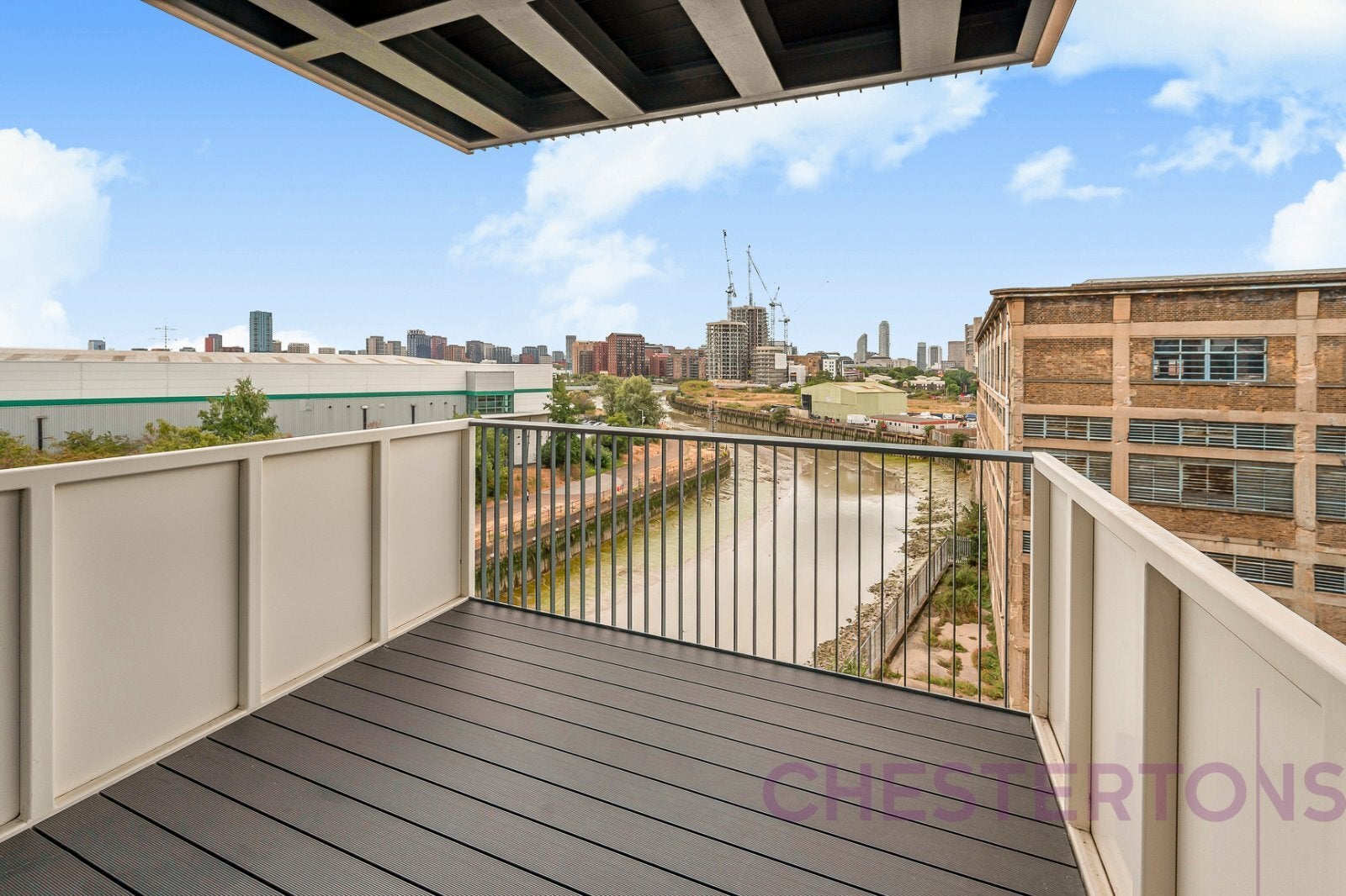 Flat Gillender Street in Greater London