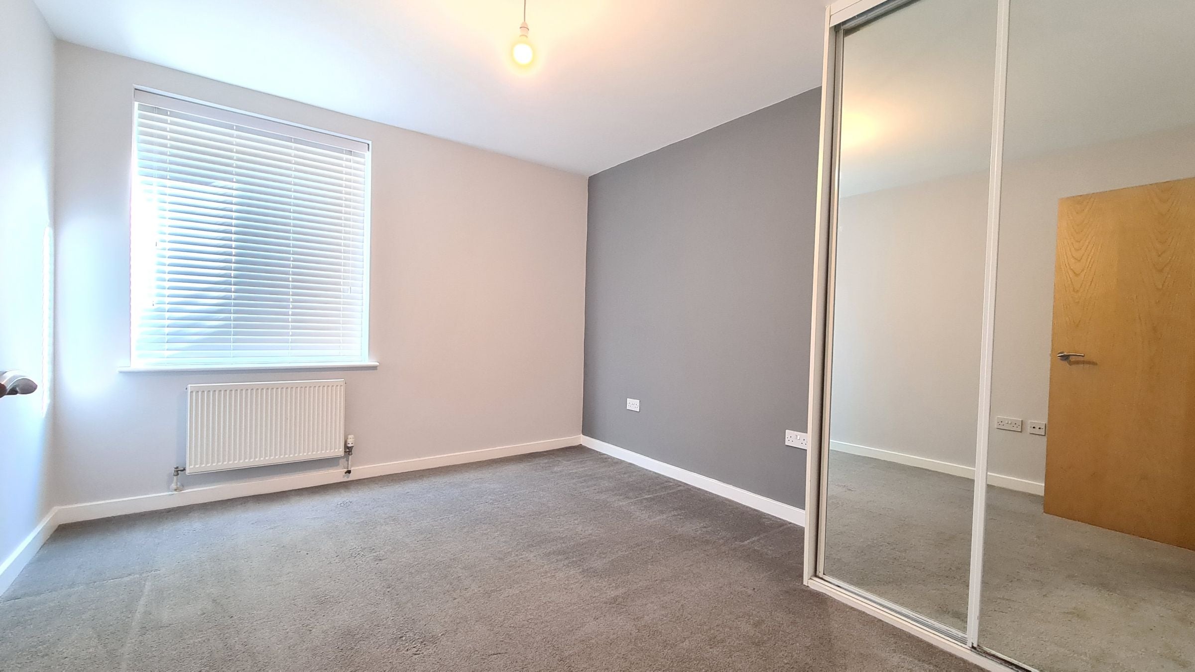 Flat Twickenham Road in Greater London