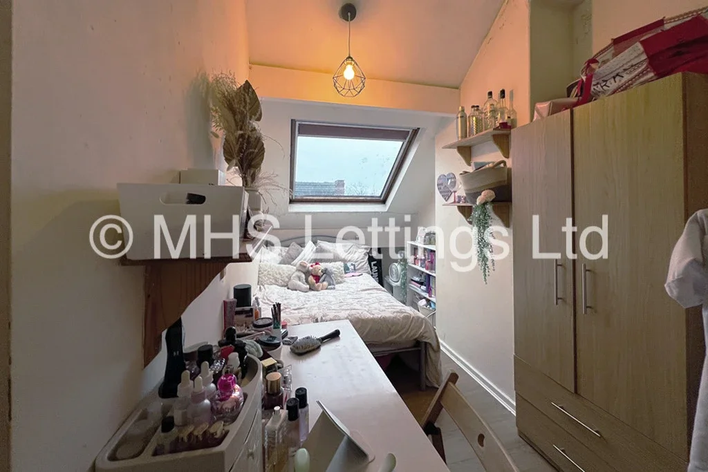 Room Back Ashville Terrace in Leeds