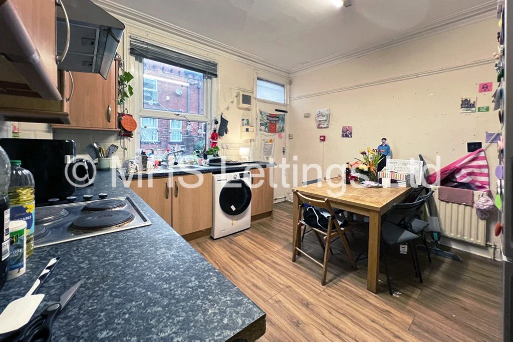 Room Back Ashville Terrace in Leeds